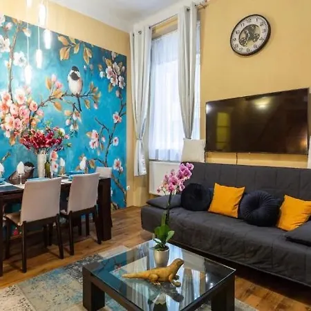 Cherry Blossom Designer In The Center With Free Parking Apartment *