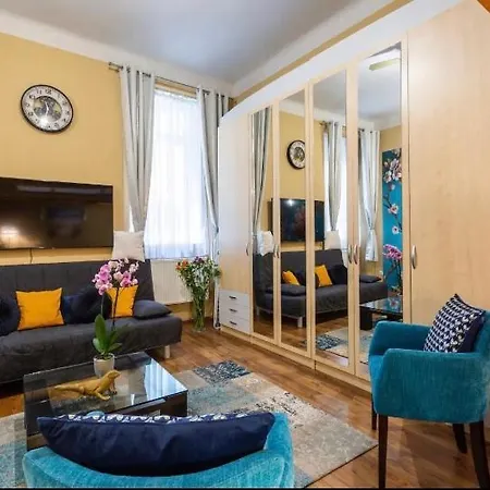 Apartment Cherry Blossom Designer In The Center With Free Parking