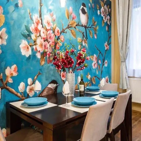 Cherry Blossom Designer In The Center With Free Parking