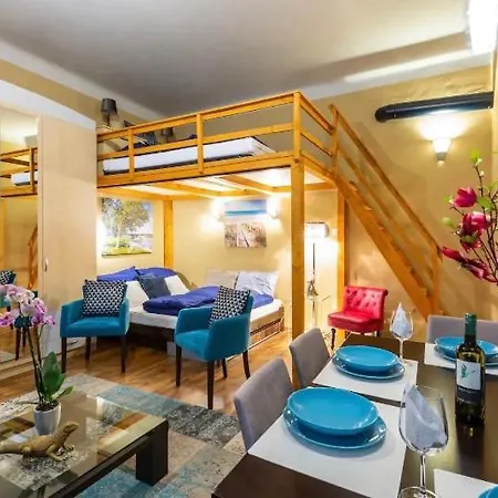 Cherry Blossom Designer In The Center With Free Parking Apartament *
