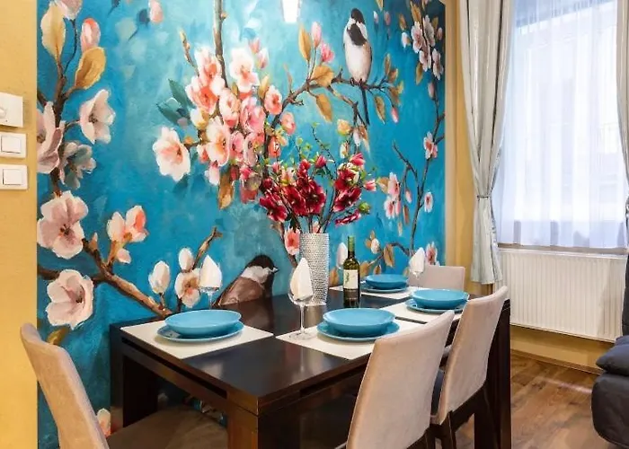 Cherry Blossom Designer In The Center With Free Parking